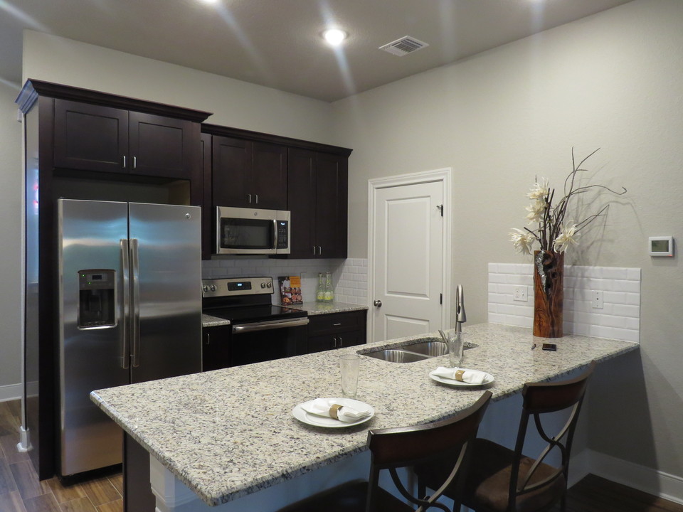 Smithson Village Townhomes in Spring Branch, TX - Foto de edificio