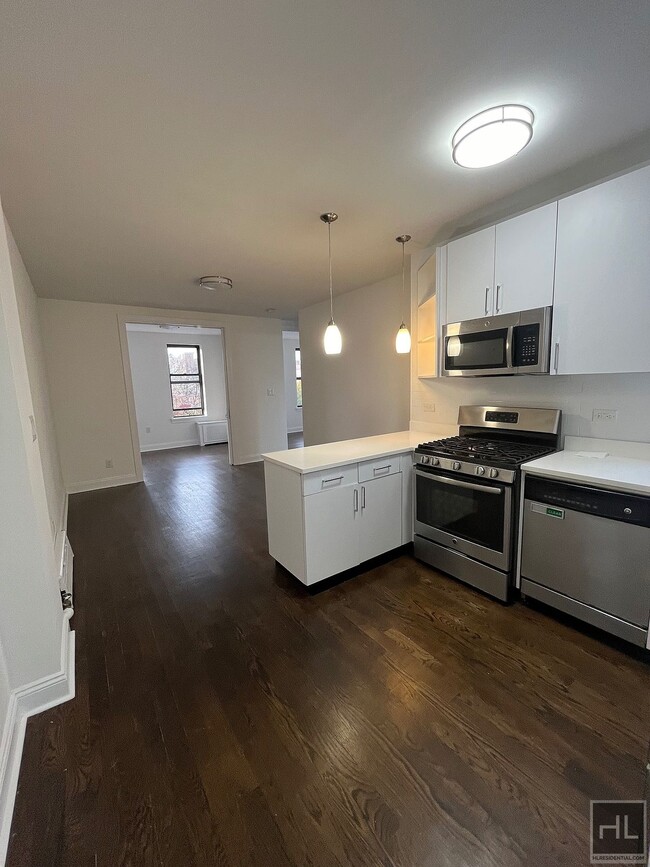 STEINWAY STREET in Queens, NY - Building Photo - Building Photo
