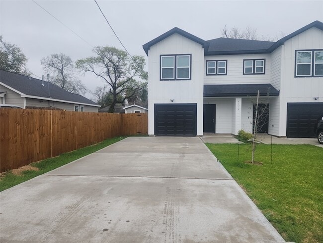 6719 Roanoke St, Unit A in Houston, TX - Foto de edificio - Building Photo