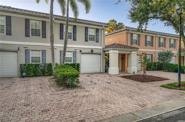 5633 Cove Cir in Naples, FL - Building Photo - Building Photo