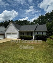 100 Clear Lake Dr in Simpsonville, SC - Building Photo