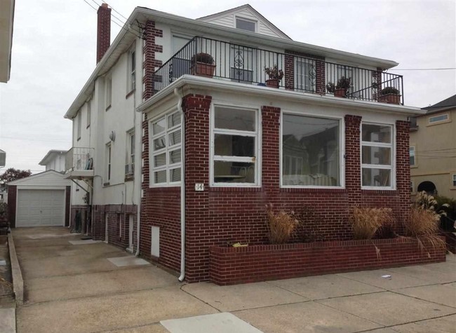 14 S Frontenac Ave in Margate City, NJ - Building Photo - Building Photo