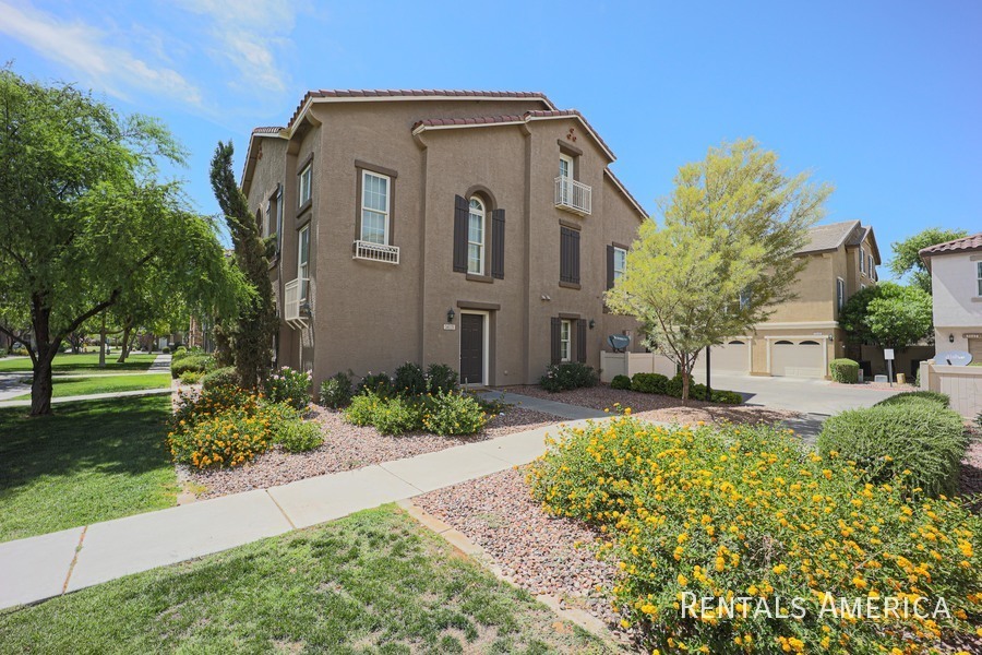 5618 S 21st Terrace in Phoenix, AZ - Building Photo