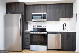 633 N 5th St-Unit -303 in Philadelphia, PA - Building Photo - Building Photo