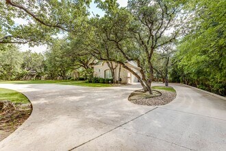 132 Long Bow Rd in Shavano Park, TX - Building Photo - Building Photo