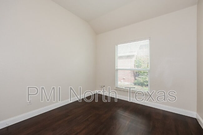 6004 Lakecrest Dr in Sachse, TX - Building Photo - Building Photo