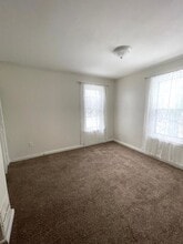 300 Milburn Dr in Syracuse, NY - Building Photo - Building Photo
