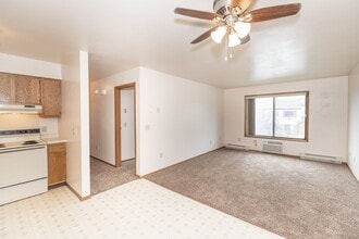 Oakridge Apartments in Marshfield, WI - Building Photo - Building Photo