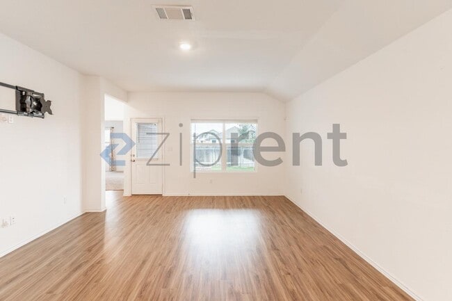 206 Silver Glen Dr in Kyle, TX - Building Photo - Building Photo