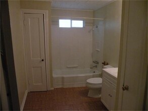 5600 Community Dr in Houston, TX - Building Photo - Building Photo