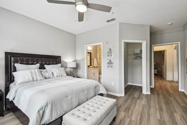 Seasons at Westchase in Tampa, FL - Foto de edificio - Building Photo