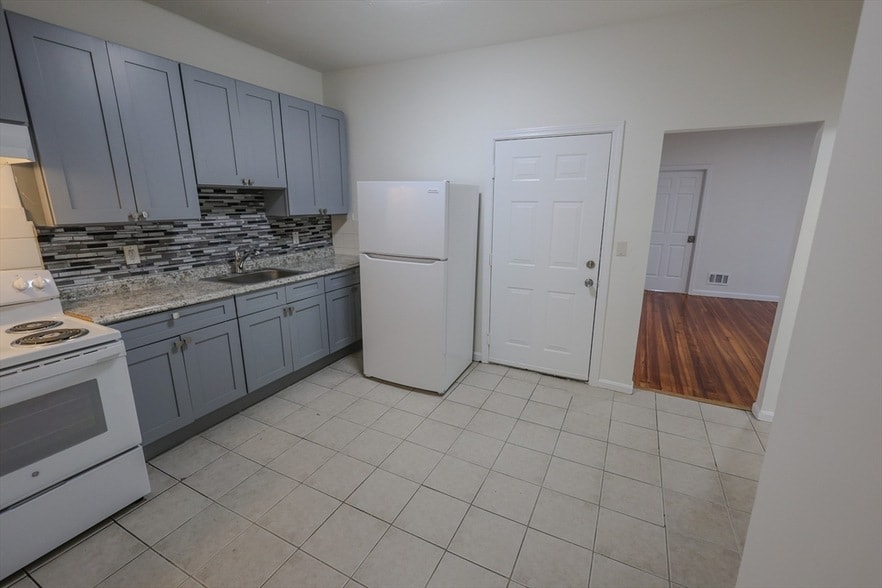 127 Intervale St, Unit 2 in Boston, MA - Foto de edificio