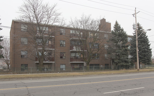 Amesbury Gardens in Toronto, ON - Building Photo - Building Photo