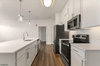 450 Springfield Ave in Berkeley Heights, NJ - Building Photo - Building Photo