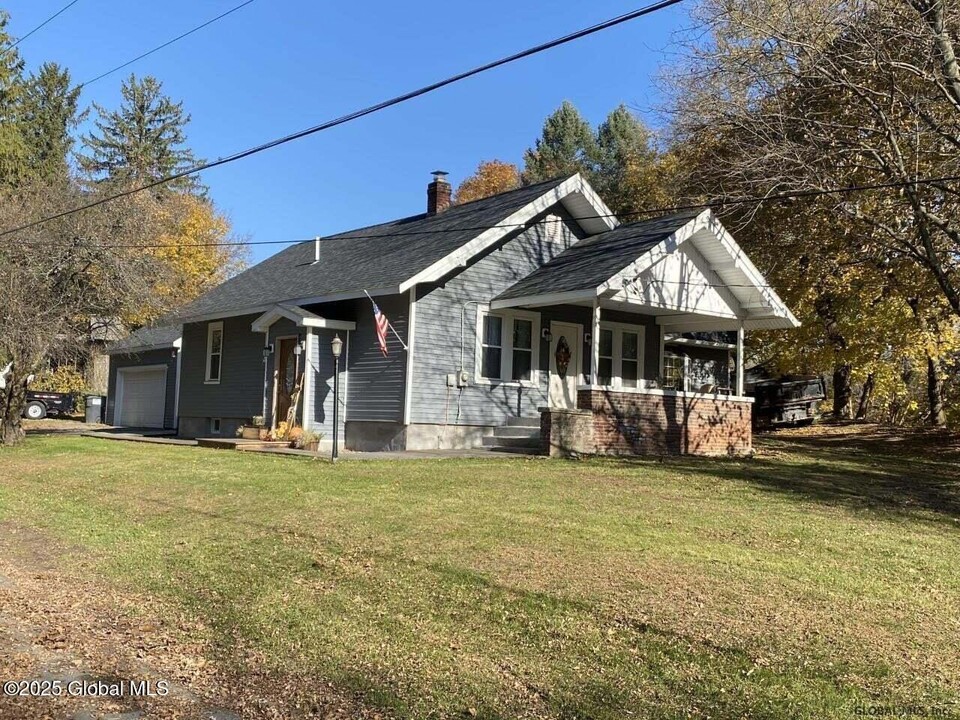 191 Speigletown Rd in Troy, NY - Foto de edificio
