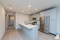 6353 N Wayne Ave, Unit 204 in Chicago, IL - Building Photo - Building Photo