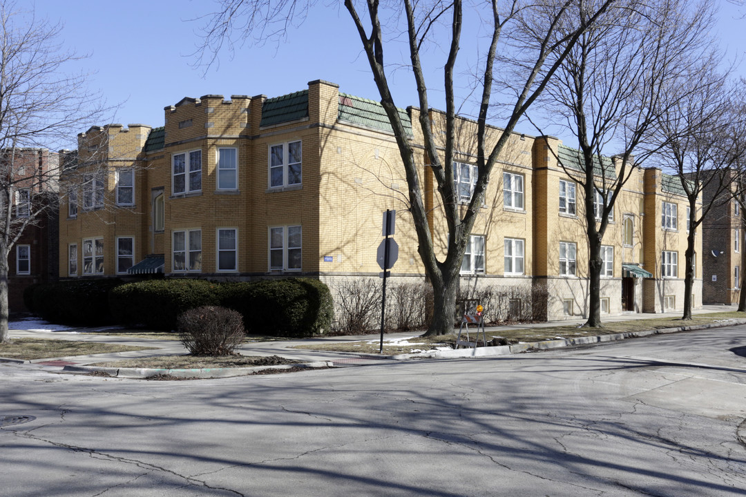 5901-5903 N Rockwell St in Chicago, IL - Building Photo