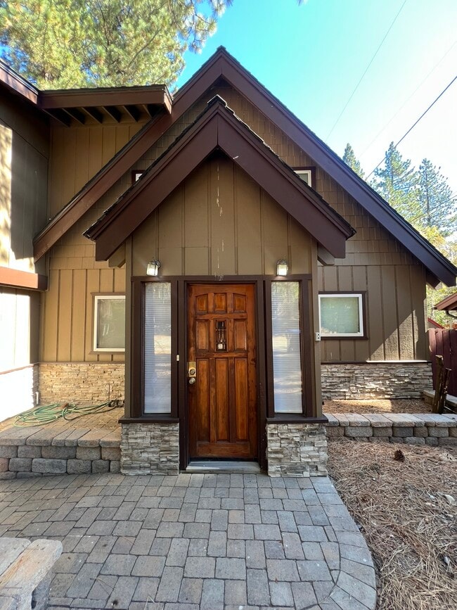 933 Edgewood Cir in South Lake Tahoe, CA - Building Photo - Building Photo