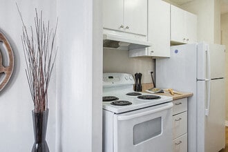 MacDonald Estates in Edmonton, AB - Building Photo - Building Photo