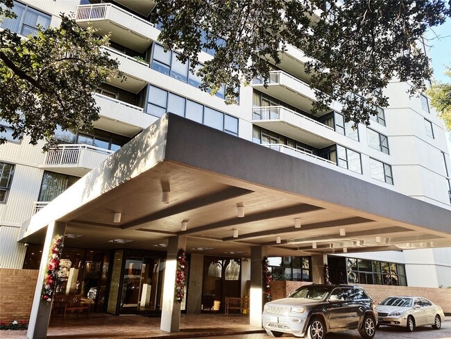 property at 14 Greenway Plz