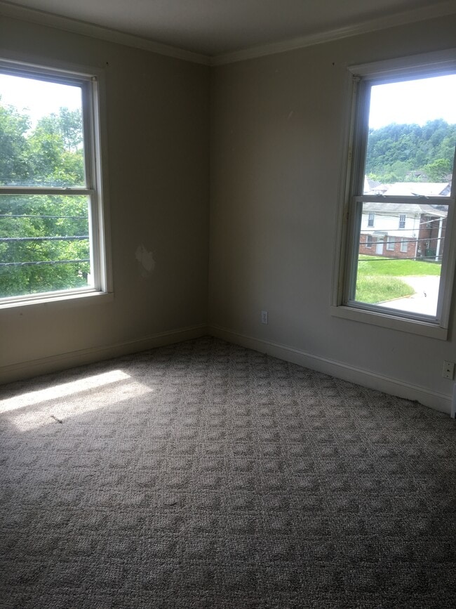 612 Grant Ave in Morgantown, WV - Building Photo - Building Photo