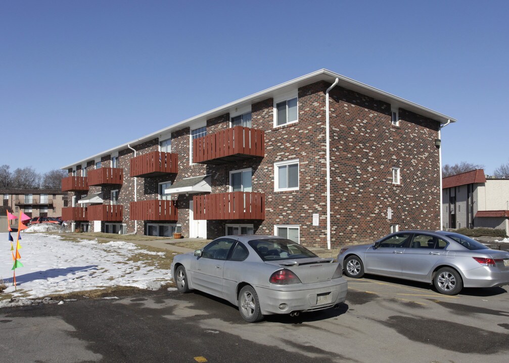 Blondo Crest Apartments in Omaha, NE - Foto de edificio