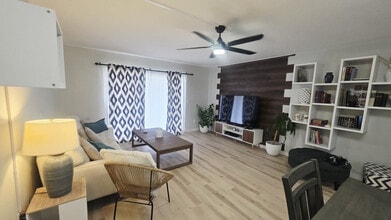 31 Inlet Harbor Rd in Ponce Inlet, FL - Foto de edificio - Building Photo