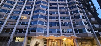 555 W Cornelia Ave in Chicago, IL - Building Photo