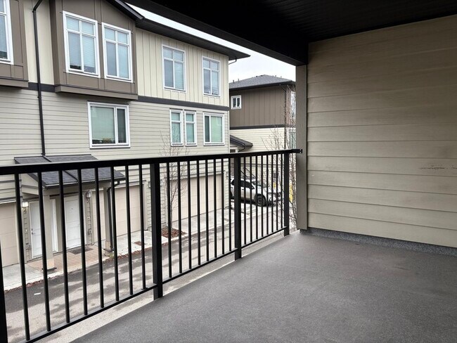 1308 Rutland Rd N in Kelowna, BC - Building Photo - Building Photo