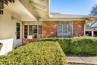 6520 St Moritz Ave in Dallas, TX - Building Photo - Building Photo