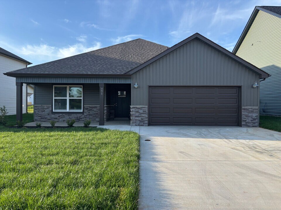 771 Emma Dean Ct in Clarksville, TN - Foto de edificio