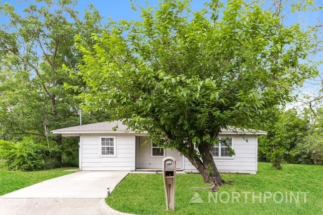 property at 1009 E Jefferson St