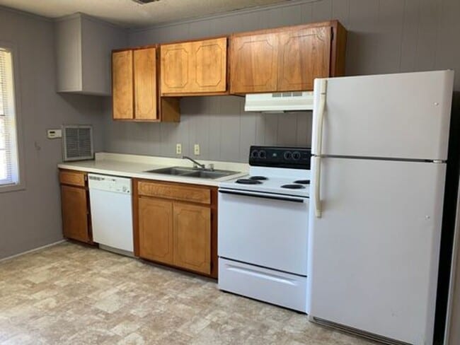 Cedar Pointe Apartments - Thomasville AL in Thomasville, AL - Building Photo - Building Photo