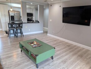 2366 E Mall Dr in Ft. Myers, FL - Building Photo - Building Photo