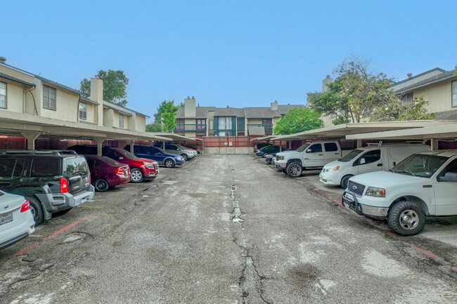 Old Vickery Square Condominiums in Dallas, TX - Building Photo - Building Photo