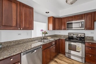 11 Foxcroft Rd, Unit 11-131 in Naperville, IL - Building Photo - Building Photo