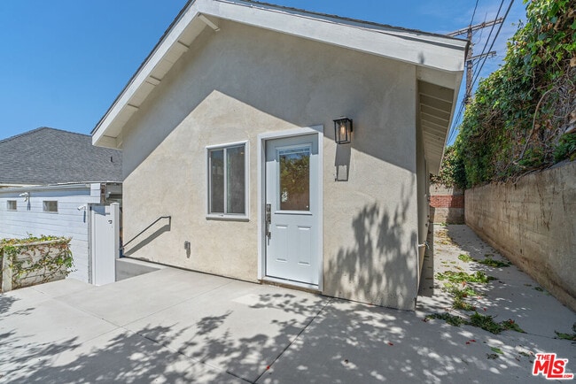 4632 Mioland Dr in Los Angeles, CA - Building Photo - Building Photo