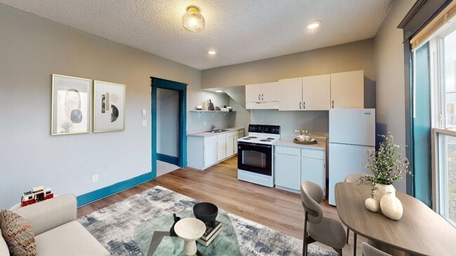 6307-6321 Roosevelt Way NE in Seattle, WA - Building Photo - Building Photo