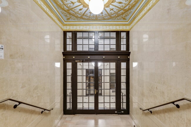 Gracie Court in New York, NY - Foto de edificio - Building Photo
