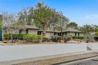 830 Fairview Dr in Henderson, NV - Building Photo - Building Photo