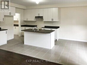 31 Walter Proctor Rd in East Gwillimbury, ON - Building Photo - Building Photo