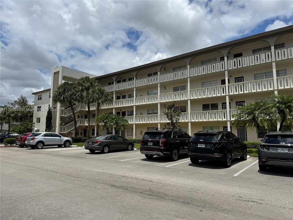 3404 Bimini Ln in Coconut Creek, FL - Building Photo