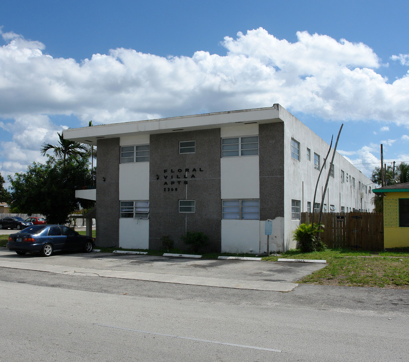 Floral Villa in Hollywood, FL - Building Photo