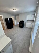 31 Falmouth St, Unit #2 in Worcester, MA - Building Photo - Building Photo