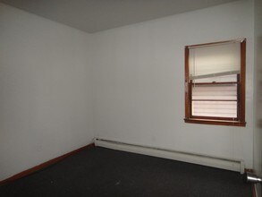 158 S 5th Ave in Manville, NJ - Building Photo - Interior Photo