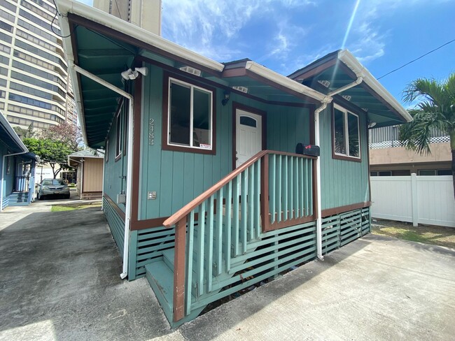 2483 Kapiolani Blvd in Honolulu, HI - Building Photo - Building Photo