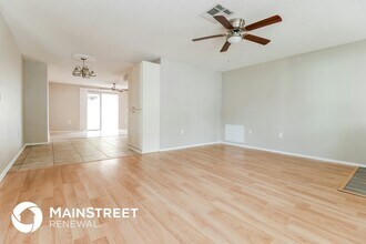 8120 Blue Finch Way in New Port Richey, FL - Building Photo - Building Photo