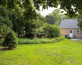 201 Washington Rd in Lake Forest, IL - Building Photo - Building Photo