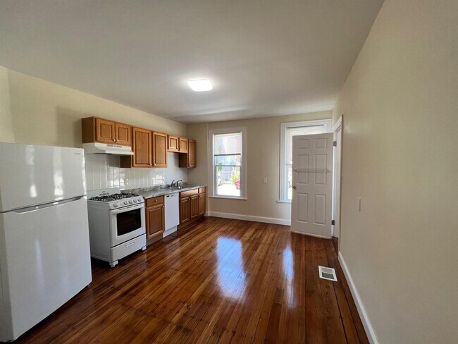 59 Bishop Allen Dr, Unit 1A in Cambridge, MA - Building Photo - Building Photo
