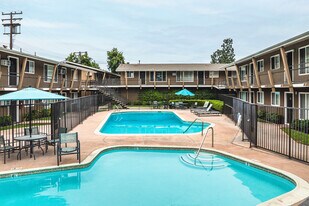 Towne Centre at Orange in Orange, CA - Building Photo